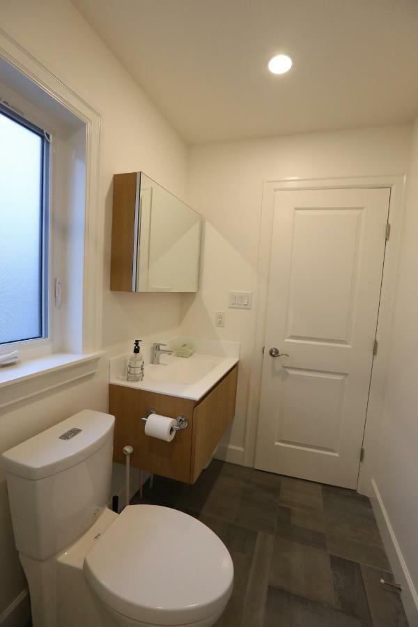 Vancouver Traveller B&B ภายนอก รูปภาพ